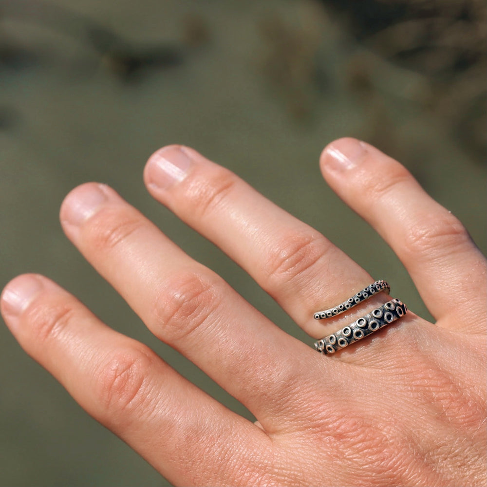 
            
                Load image into Gallery viewer, Sterling Silver Single Tentacle Ring
            
        